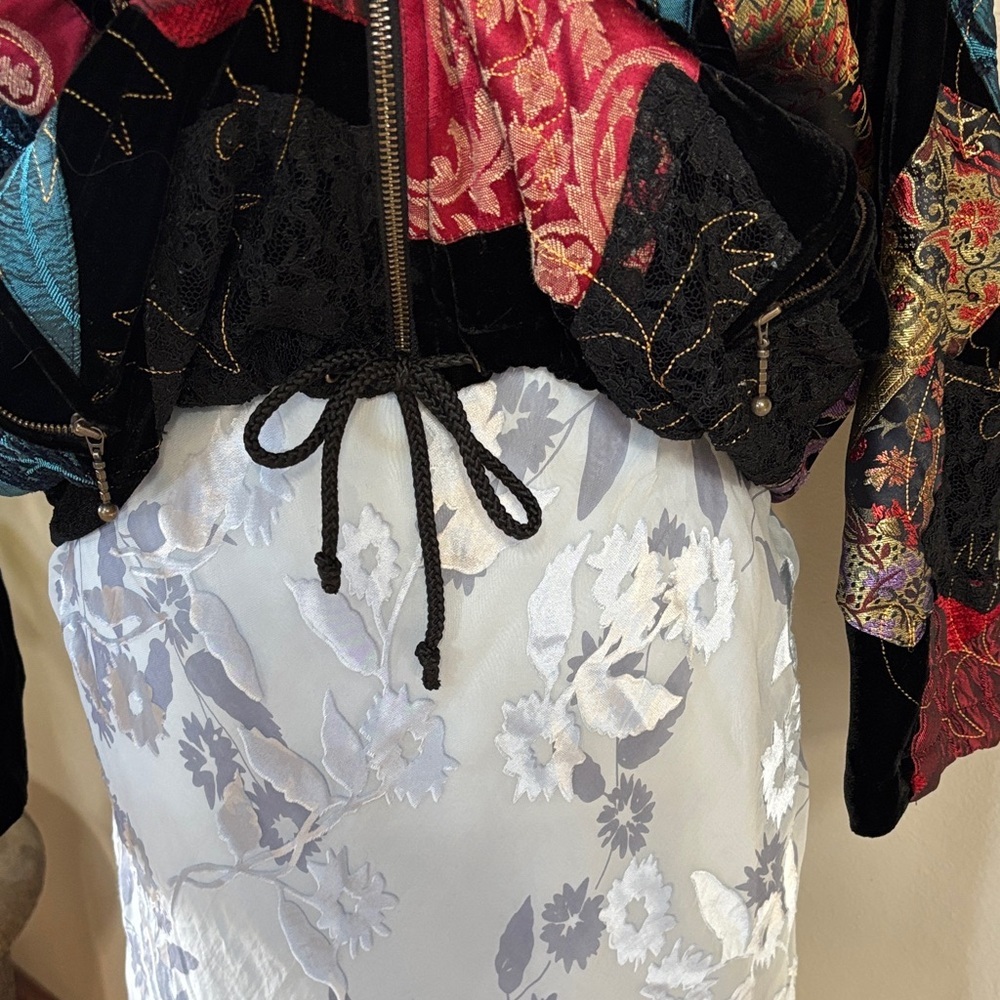 Beautiful Vintage, Eye Catching✨ Chicos Patchwork Velvet Women's Jacket 🤩 - Picture 8 of 11